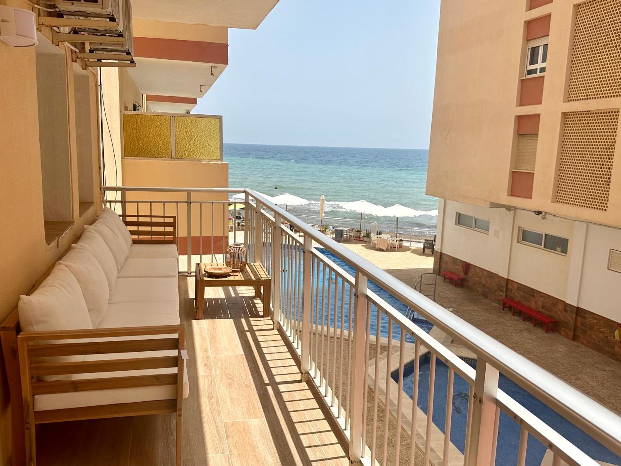 Amazing 3 Bedrooms Apartment With Pool Next To The Sea Torrevieja Exterior foto